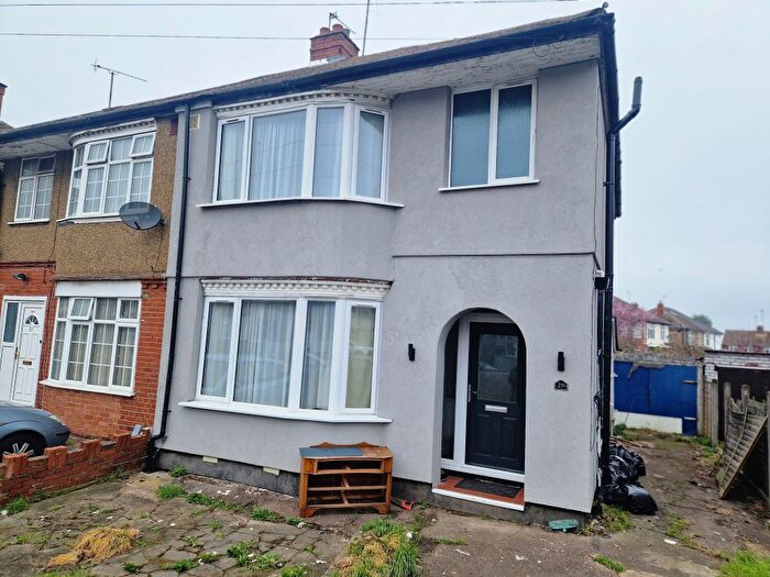 3 Bedroom Semi Detached House To Rent In Austin Road, Luton, LU3
