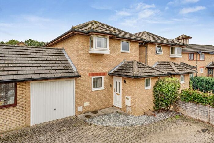 3 Bedroom Link Detached House For Sale In Hendrix Drive, Crownhill, MK8