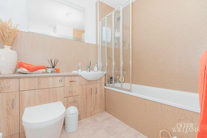 2 Bedroom Flat For Sale In Craigard Road, Callander, FK17