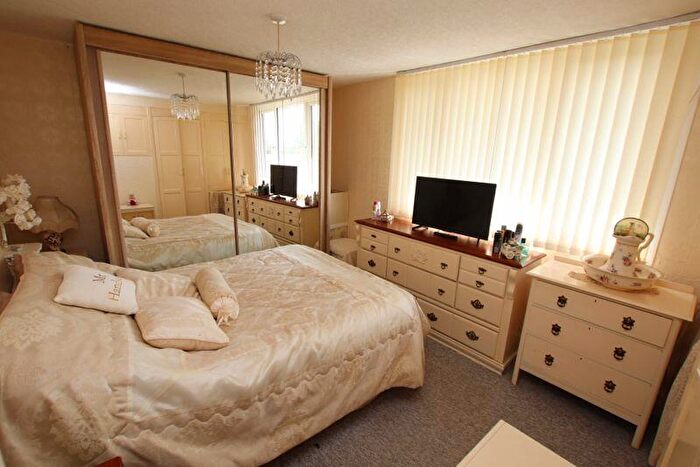 2 Bedroom Bungalow For Sale In Main Road, Humberston Fitties, DN36