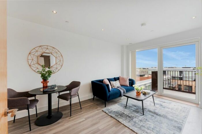 1 Bedroom Flat To Rent In Pontoon Reach, Royal Victoria, London, E16