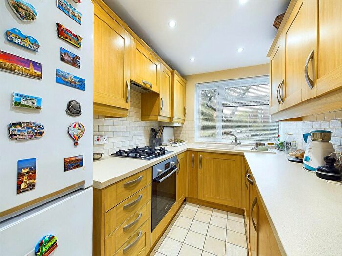 1 Bedroom Apartment To Rent In Railway Side, London, SW13