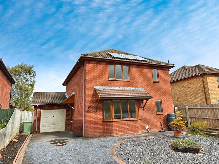 3 Bedroom Detached House For Sale In Lavender Way, Bourne, PE10