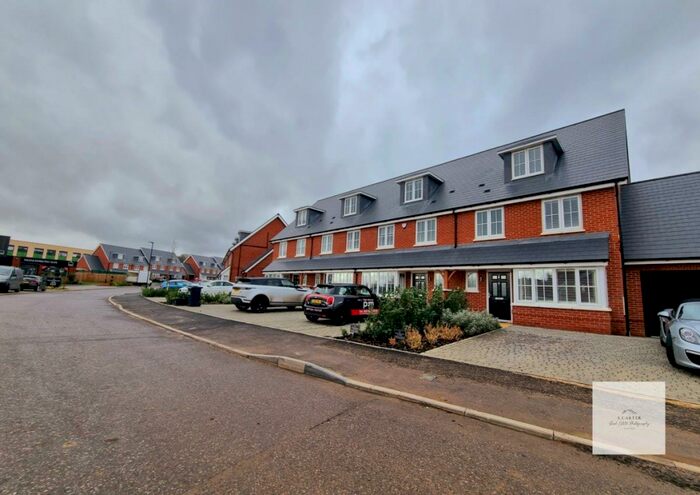 4 Bedroom Semi-Detached House To Rent In Scholars Avenue, Broxbourne, EN10