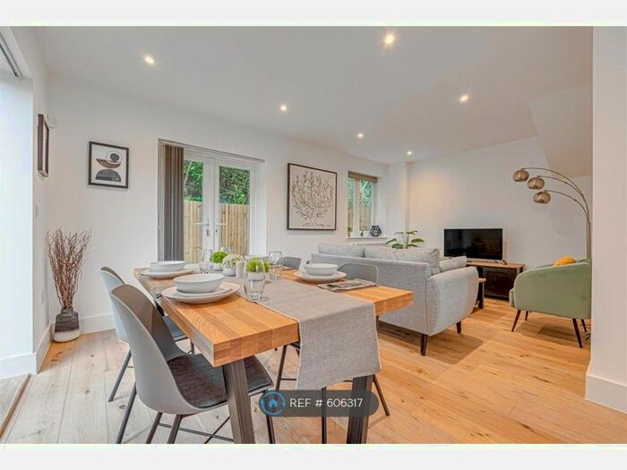 3 Bedroom End Of Terrace House To Rent In Ashurst Road, Tadworth, KT20