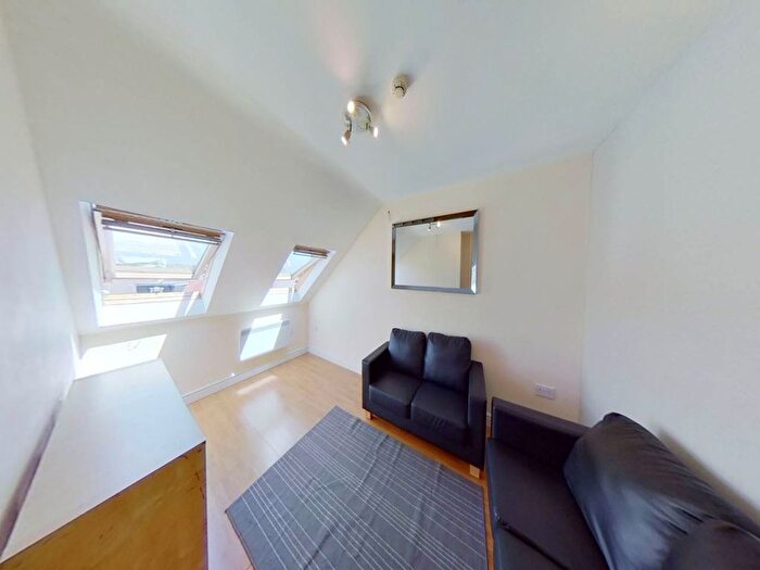 2 Bedroom Flat To Rent In Cardiff, CF24
