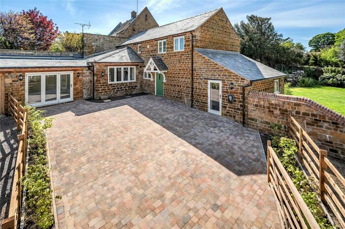 4 Bedroom Detached House For Sale In Mulberry Close, Hardingstone, Northampton, West Northamptonshire, NN4