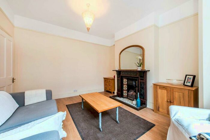 2 Bedroom Flat To Rent In Lurline Gardens, Battersea Park, London, SW11