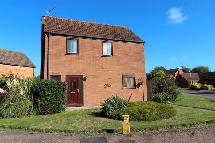 3 Bedroom Detached House For Sale In Hoylake Close, Fornham St. Martin, Bury St. Edmunds, IP28