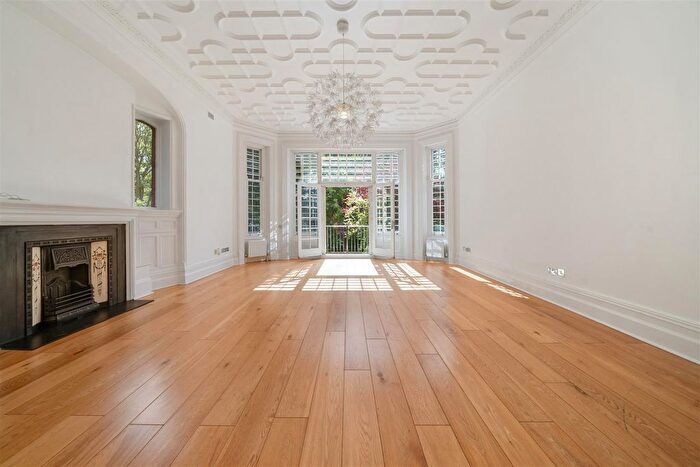 3 Bedroom Flat To Rent In Eton Avenue, Belsize Park, London, NW3