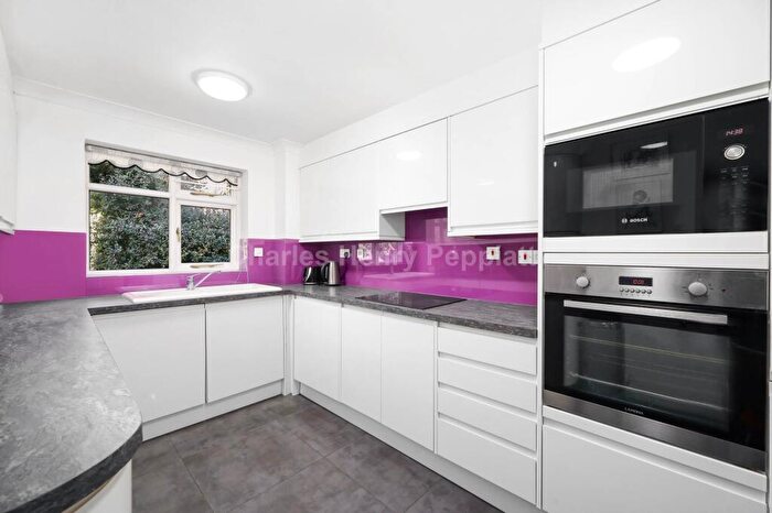 2 Bedroom Apartment To Rent In Riverside Gardens, Finchley, N3