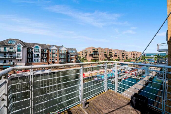 3 Bedroom Flat To Rent In Penthouse, The Island, TW8