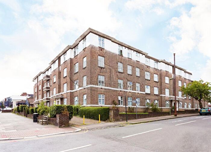 4 Bedroom Flat To Rent In Golders Green Road, London, NW11