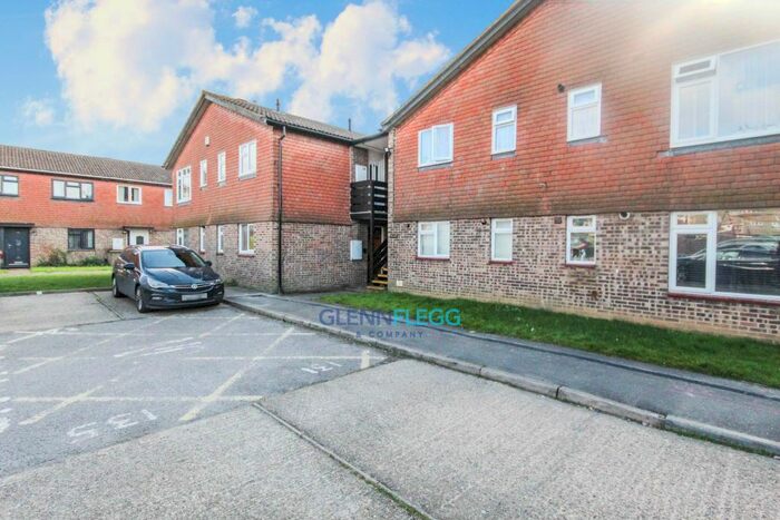 1 Bedroom Flat To Rent In Holmedale, Slough, SL2