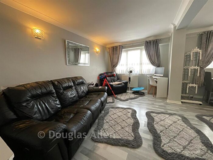 3 Bedroom End Of Terrace House For Sale In Dewsgreen, Basildon, Essex, SS16