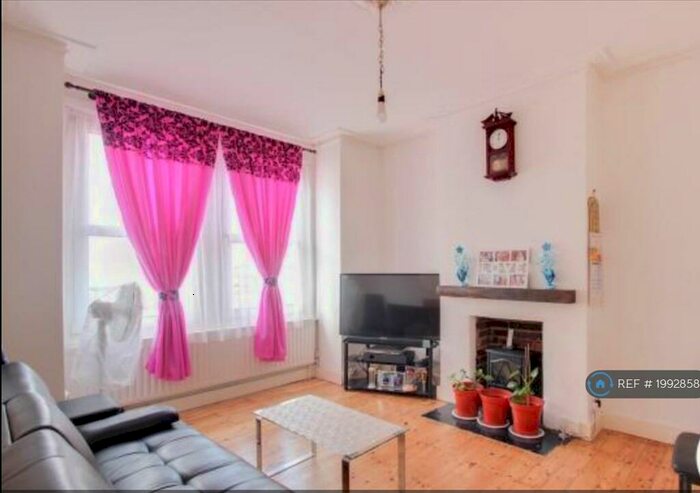 1 Bedroom Flat To Rent In Burford Road, London, SE6