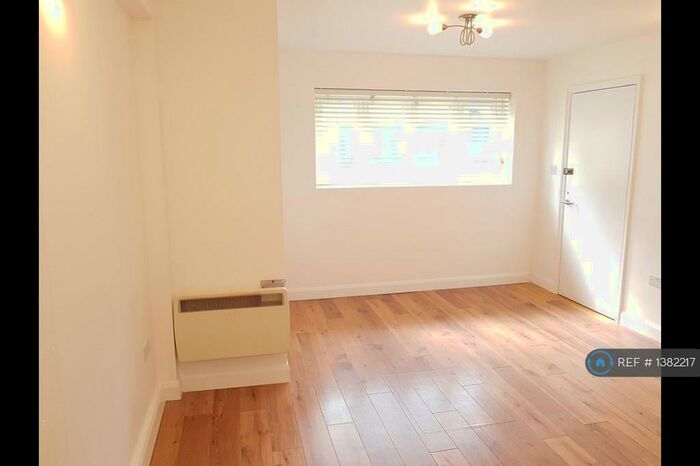 Studio To Rent In Temple Fortune, London, NW11