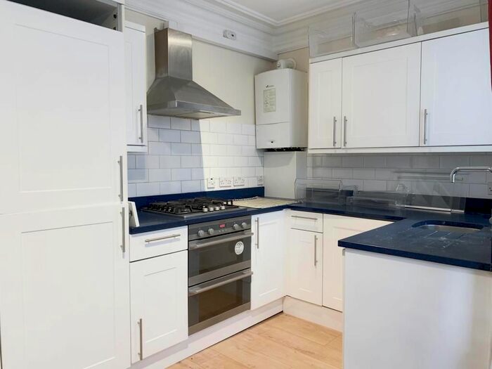 2 Bedroom Flat To Rent In Goldhawk Road, Hammersmith, W12