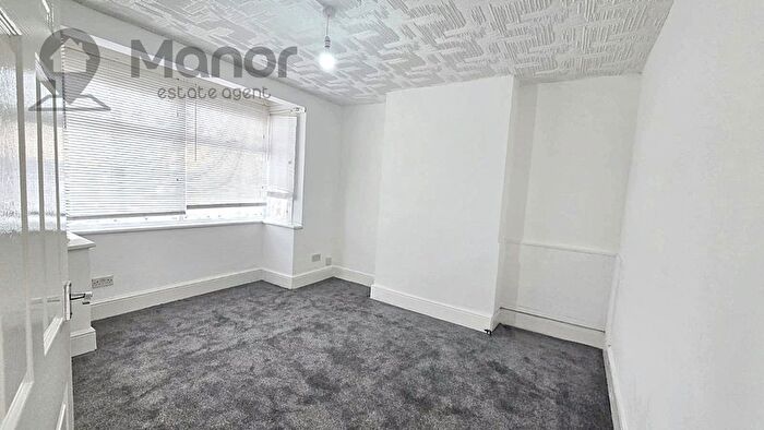 2 Bedroom Flat To Rent In Vicarage Lane, East Ham, E6