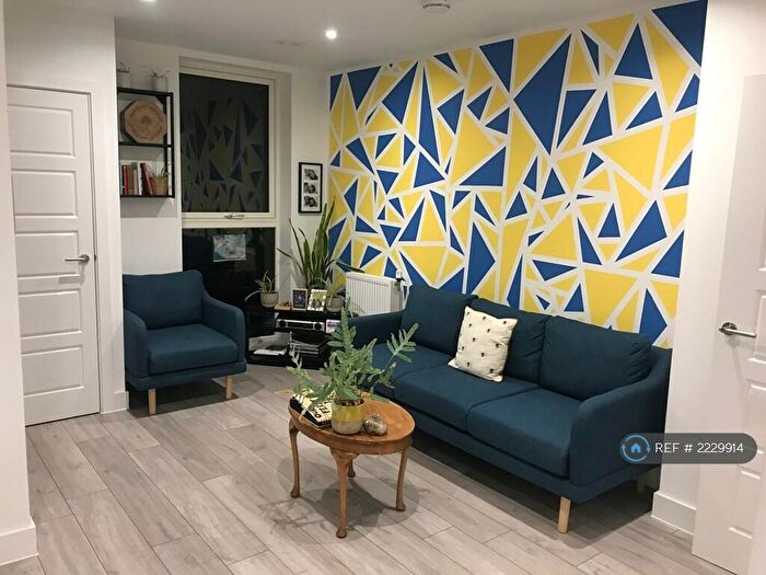 1 Bedroom Flat To Rent In Burlington Road, Raynes Park, KT3