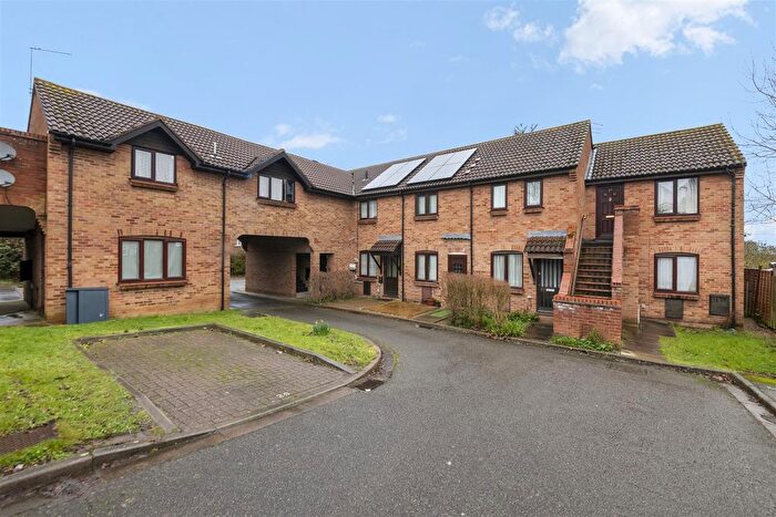 1 Bedroom Flat For Sale In Constable Close, Hayes, UB4