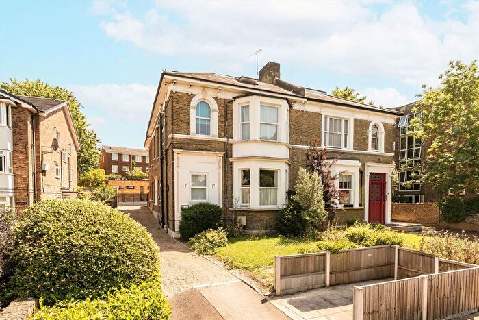 2 Bedroom Flat To Rent In Adelaide Road, Surbiton, KT6