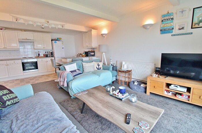 2 Bedroom Chalet For Sale In Chilling Lane, Warsash, Southampton, SO31