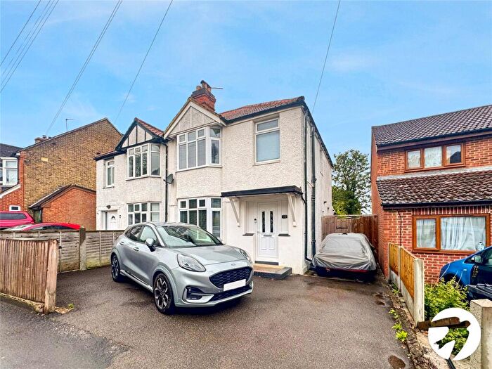 3 Bedroom Semi Detached House For Sale In College Road, Maidstone, Kent, ME15