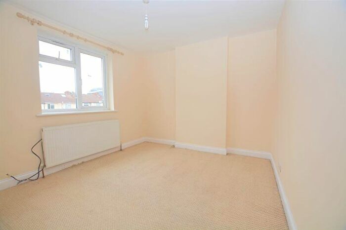 1 Bedroom Flat To Rent In Richmond Crescent, Slough, SL1