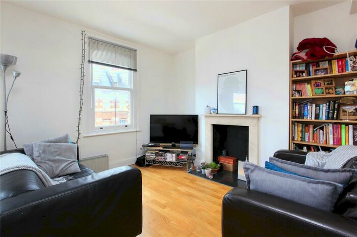 2 Bedroom Flat To Rent In St John's Road, Battersea, London, SW11