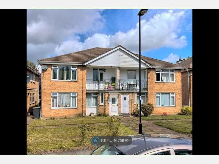 2 Bedroom Maisonette To Rent In Cockfosters/Oakwook, London, N14