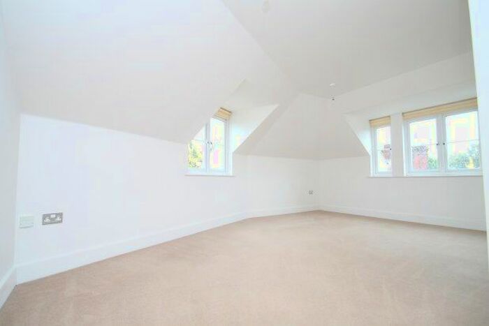 2 Bedroom Flat To Rent In Oakwood Avenue, Beckenham, BR3