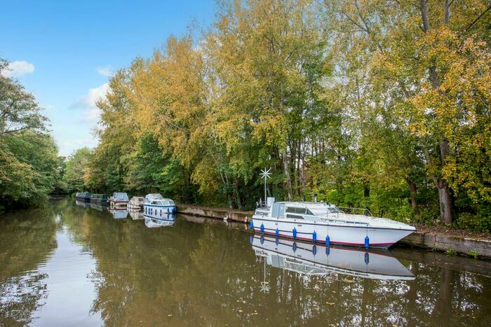 2 Bedroom Apartment To Rent In Whittets Ait, Weybridge, KT13