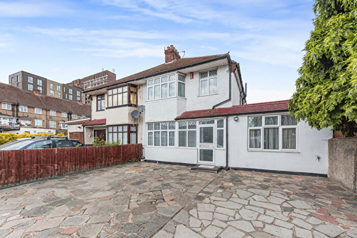 4 Bedroom Semi-Detached House For Sale In Hatherley Crescent, Sidcup, DA14