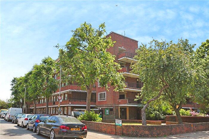 3 Bedroom Flat For Sale In Rollo Court, Strasburg Road, London, SW11