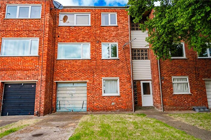 1 Bedroom Apartment For Sale In Thorgam Court, Grimsby, Lincolnshire, DN31