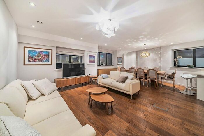 3 Bedroom Flat To Rent In Woodstock Road, Golders Green, London, NW11