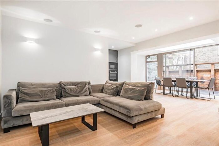 2 Bedroom Flat To Rent In Harcourt Terrace, South Kensington, SW10