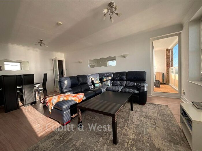 2 Bedroom Flat For Sale In West Parade, Worthing, West Sussex, BN11