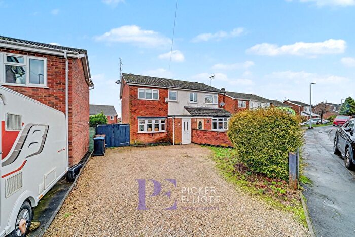 3 Bedroom Semi Detached House For Sale In Clifton Way, Hinckley, LE10