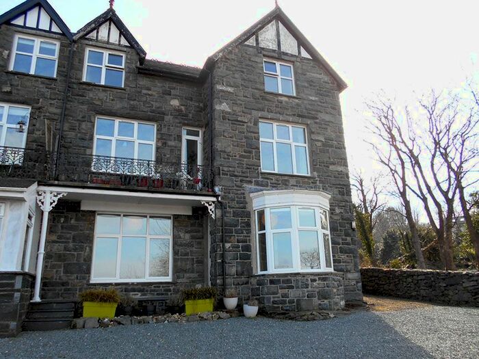 3 Bedroom Flat To Rent In Llys Branwen, Harlech, LL46