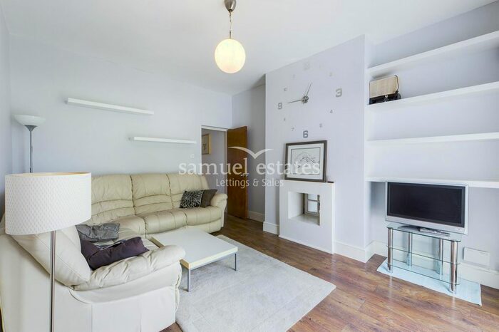 2 Bedroom Flat To Rent In Westwell Road, Streatham, SW16