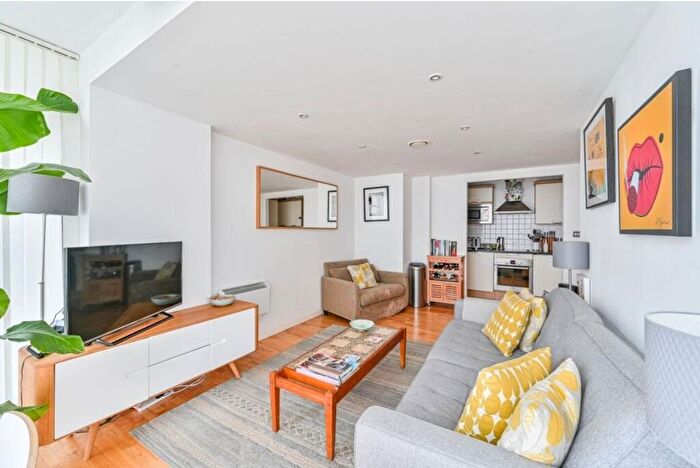 2 Bedroom Flat To Rent In Greens End, London, SE18