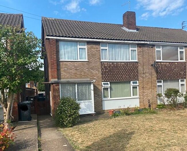2 Bedroom Maisonette To Rent In Birchen Grove, Luton, LU2