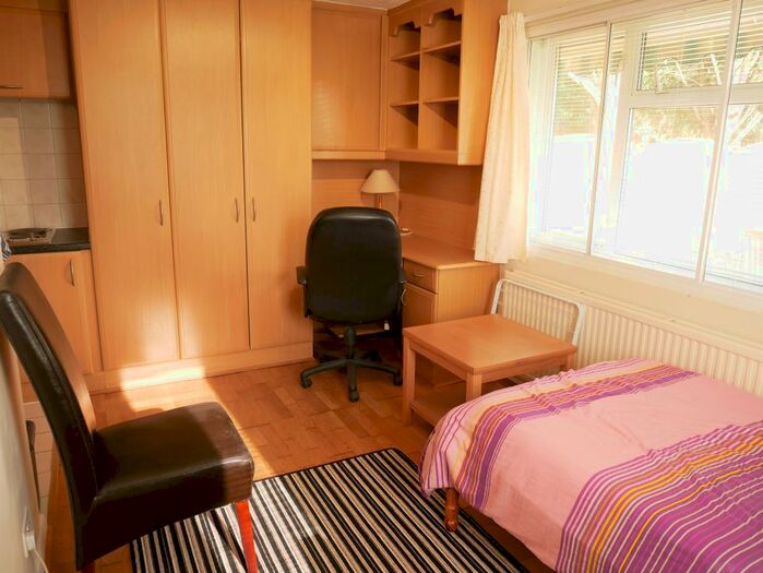 Studio To Rent In Naseby Close, Isleworth, TW7