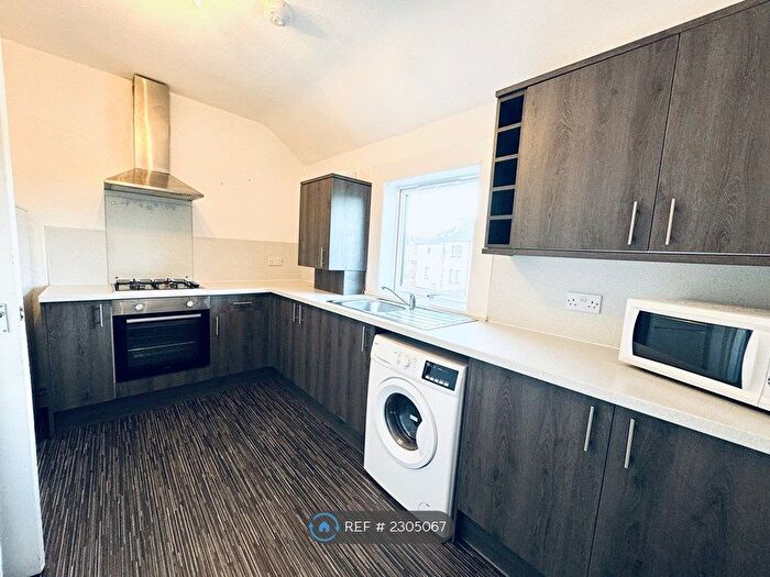 2 Bedroom Flat To Rent In Gartmorn Road, Sauchie, Alloa, FK10