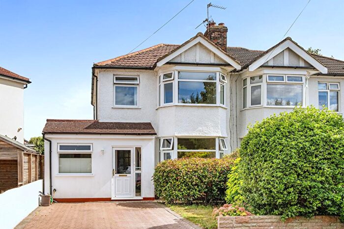 3 Bedroom Semi-Detached House For Sale In Churchbury Lane, Enfield, EN1