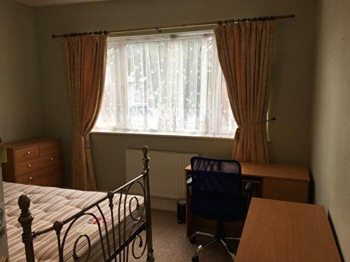 4 Bedroom Semi-Detached House To Rent In Gristhorpe Road, Birmingham, B29