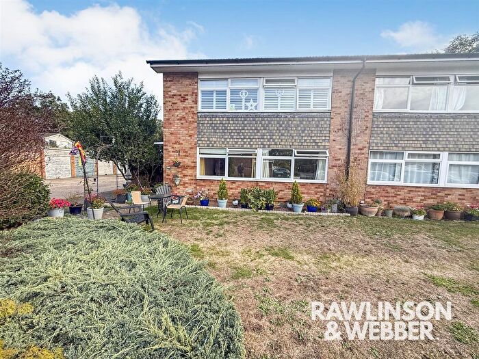 2 Bedroom Flat For Sale In Glebelands, Claygate, Esher, KT10