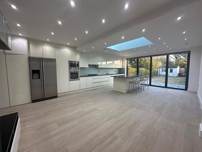 5 Bedroom Property To Rent In Branksome Way, Harrow, HA3